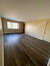 2215 Weiss St in Saginaw, MI - Foto de edificio - Building Photo