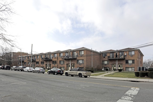 Lindenwood Village in Howard Beach, NY - Building Photo - Building Photo