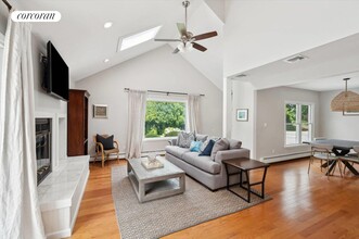 3 Carriage Ln in Southampton, NY - Building Photo - Building Photo