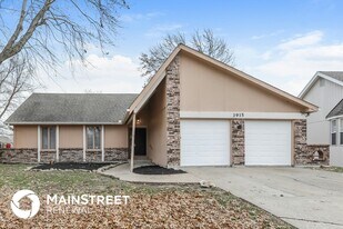 3915 SW Regatta Dr in Lee's Summit, MO - Building Photo