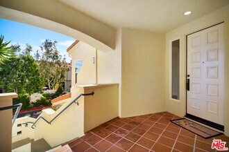 6463 Zuma View Pl in Malibu, CA - Foto de edificio - Building Photo
