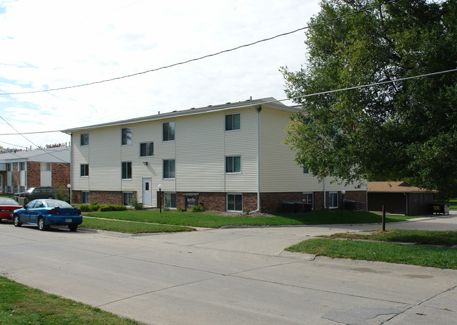 1010 S 36th St in Council Bluffs, IA - Foto de edificio - Building Photo