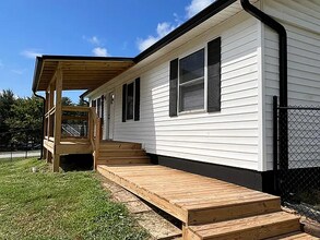 7 Jones Cir in Fletcher, NC - Building Photo - Building Photo