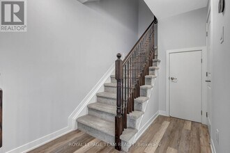 1018 Parnian Private in Ottawa, ON - Building Photo - Building Photo
