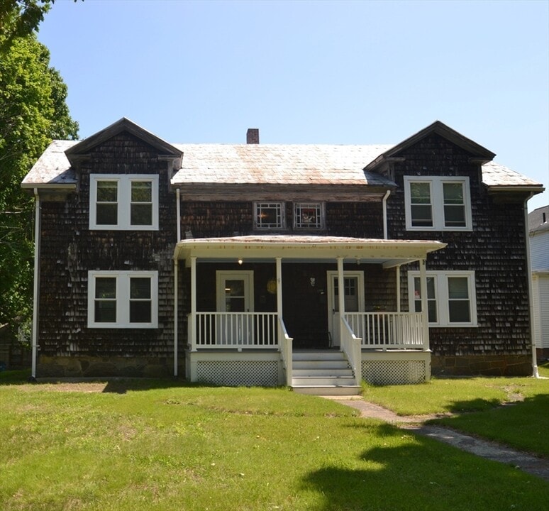 179 Main St in Bridgewater, MA - Building Photo
