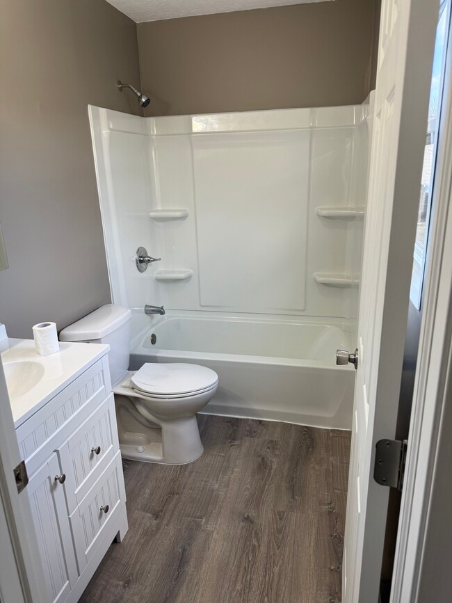 1881 Lakeview Dr in Orrville, OH - Building Photo - Building Photo