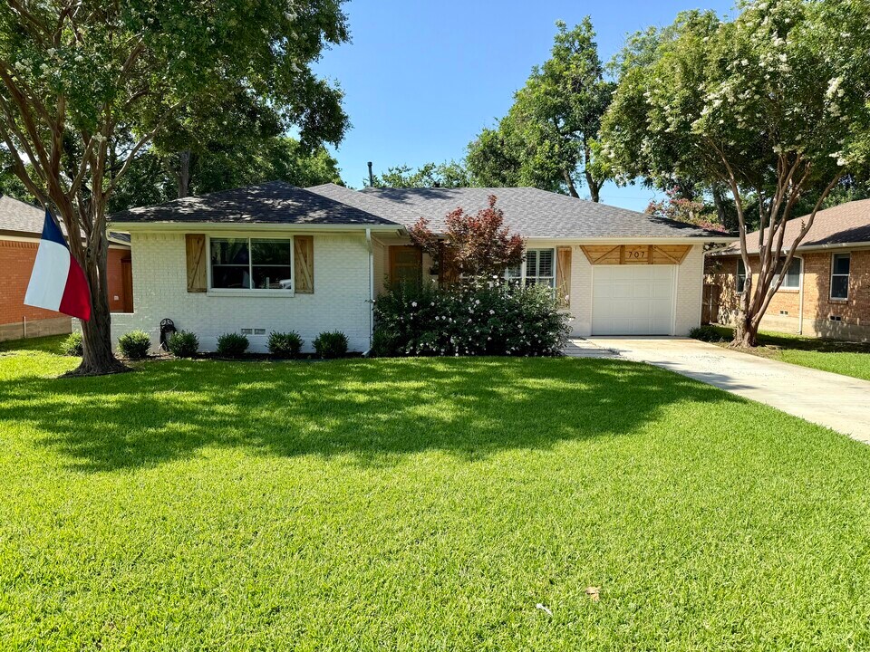 707 Dumont Dr in Richardson, TX - Building Photo