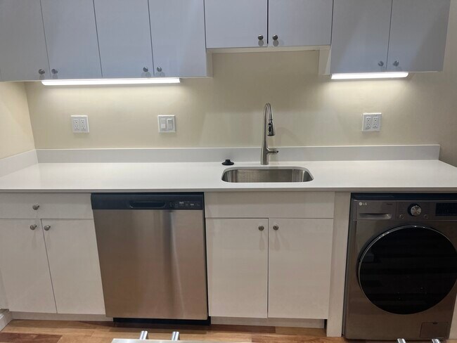 17 Bow St, Unit 21 in Somerville, MA - Building Photo - Building Photo