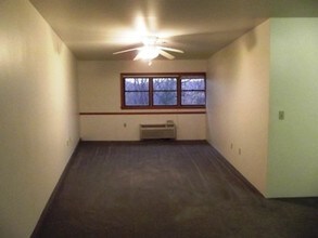 800 Greencrest Dr in Shippenville, PA - Foto de edificio - Building Photo