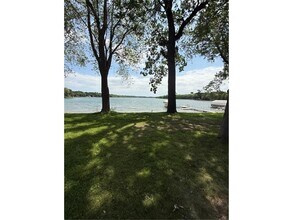 10997 32nd St N in Lake Elmo, MN - Building Photo - Building Photo