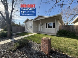 1472 Hooker Oak Ave in Chico, CA - Building Photo