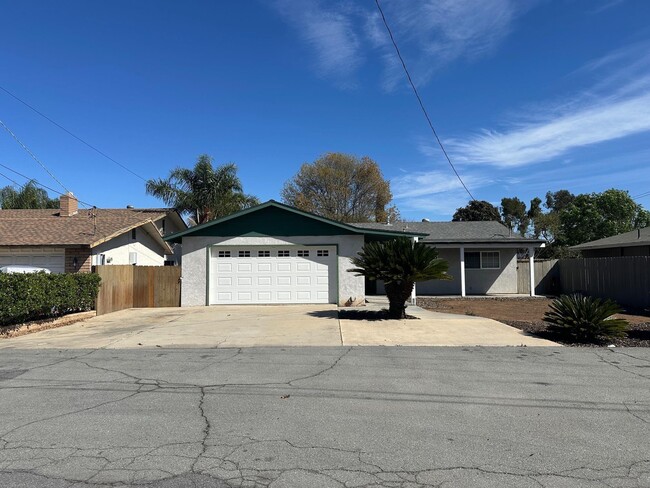 8709 Rhodes Ct in Santee, CA - Foto de edificio - Building Photo