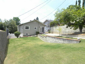 324 Vista Pl in Los Angeles, CA - Building Photo - Building Photo