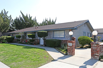 Sierra Woods Apartments in Sanger, CA - Building Photo - Building Photo