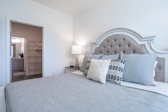 Magnolia South in Holly Springs, NC - Foto de edificio - Interior Photo