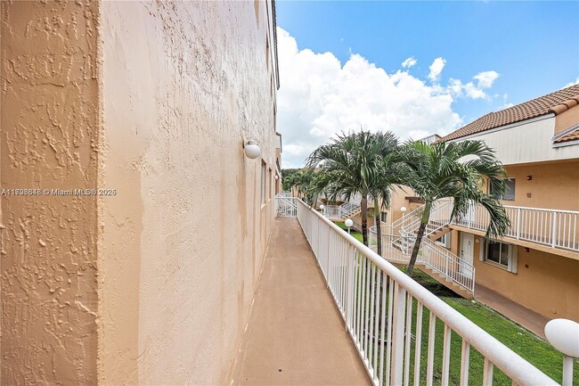 14909 SW 80th St in Miami, FL - Building Photo - Building Photo