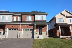 8287 Tulip Tree Dr in Niagara Falls, ON - Building Photo