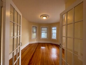 8 Bennett St, Unit 2 in Medford, MA - Foto de edificio - Building Photo