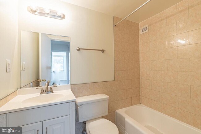 600 Roosevelt Blvd in Falls Church, VA - Building Photo - Building Photo