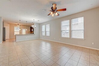 9219 Carlin Bend Ln in Houston, TX - Foto de edificio - Building Photo