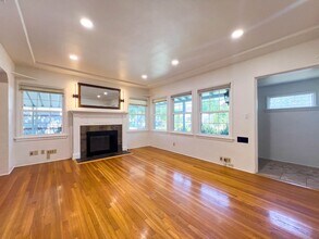 929 N Frederic St in Burbank, CA - Building Photo - Building Photo
