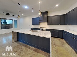 2310 S 3rd St in Austin, TX - Building Photo - Building Photo