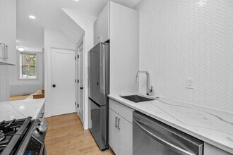 88 Chelsea St, Unit 86 Chelsea Street in Boston, MA - Foto de edificio - Building Photo