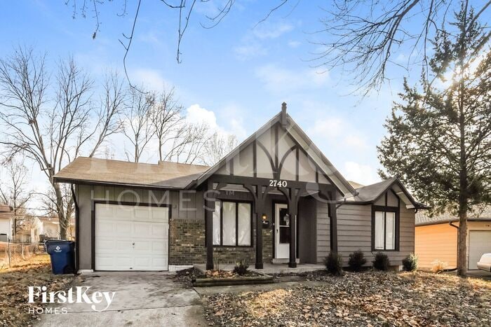 2740 Sherwood Dr in Florissant, MO - Building Photo