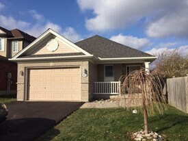 863 Bushby Ct in London, ON - Building Photo