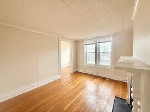 149 2nd Ave, Unit 2 in Troy, NY - Building Photo - Building Photo