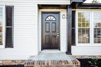553 Lorie Ln in Clarksville, TN - Foto de edificio - Building Photo