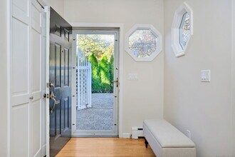 44 Hendrie Ave in Greenwich, CT - Building Photo - Building Photo