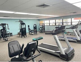 6070 NW 64th Ave in Fort Lauderdale, FL - Building Photo - Building Photo
