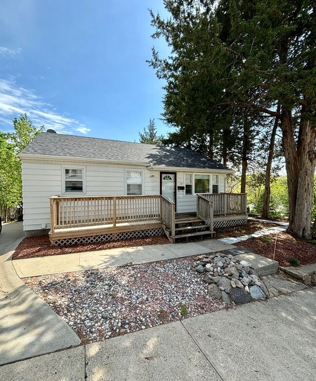 property at 2904 Davis Ave