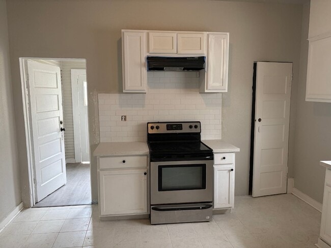 2015 11th St in Port Arthur, TX - Foto de edificio - Building Photo