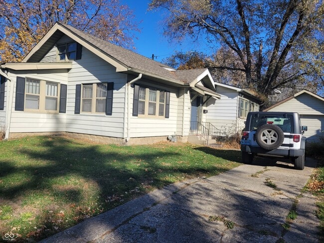 property at 629 Carlyle Pl