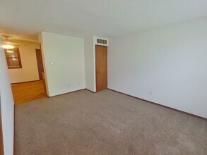 3233 S Illinois St in Wichita, KS - Building Photo - Building Photo