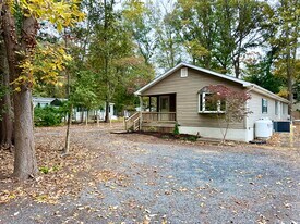 164 W Lake Dr in Milton, DE - Building Photo