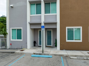 East of 5th Townhomes in North Miami, FL - Building Photo - Building Photo