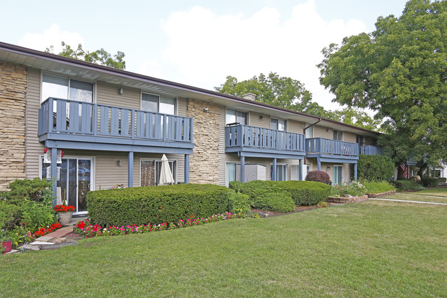 Greenspire Oak Knoll Apartments in Cary, IL - Foto de edificio - Building Photo