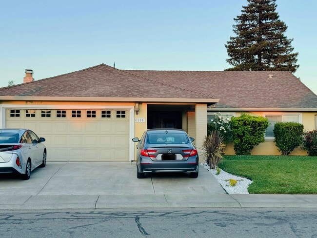 1530 Burgundy Dr