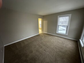 22 Grove St in Baldwinsville, NY - Foto de edificio - Building Photo