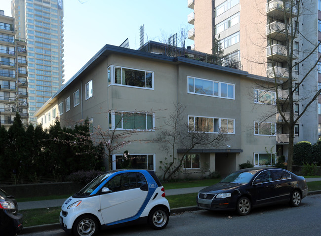 1744 Barclay St in Vancouver, BC - Building Photo - Building Photo