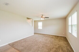 6737 Sandle Dr in Jacksonville, FL - Foto de edificio - Building Photo