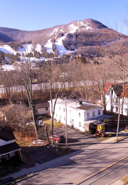 Ski Shop & Apartments in Hunter, NY - Building Photo