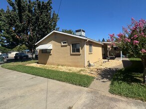 2720 Larry Ln in Carmichael, CA - Building Photo - Building Photo