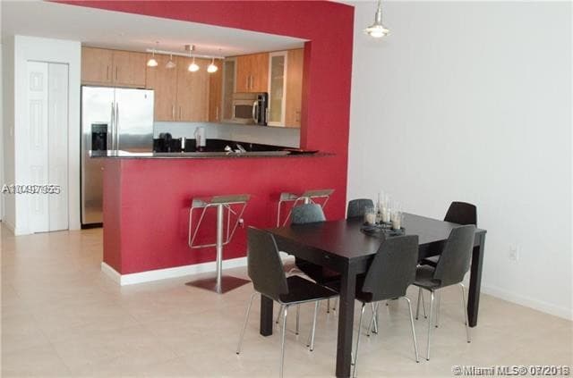 7914 Harbor Island Dr-Unit -102 in North Bay Village, FL - Building Photo - Building Photo