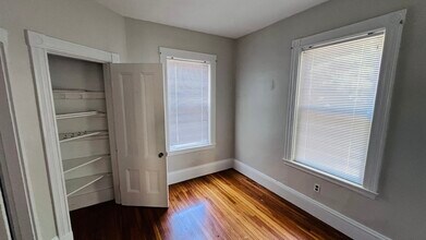 35 Kingston St, Unit 1 in Somerville, MA - Building Photo - Building Photo