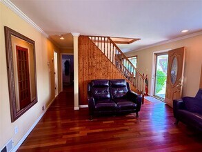 7 Ronald Ave in Hicksville, NY - Building Photo - Building Photo