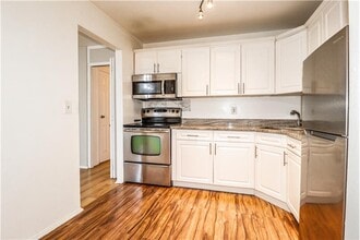 18 College Dr in Edison, NJ - Building Photo - Building Photo